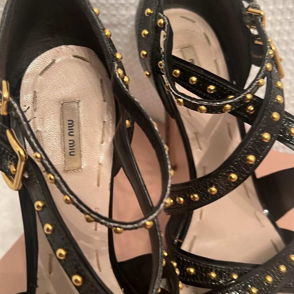 Miu Miu black crackle leather sandals with gold stud details - Picture 3 of 9